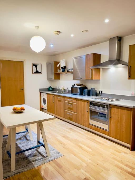 Beautiful Central Open Plan Living! Манчестер Екстер'єр фото
