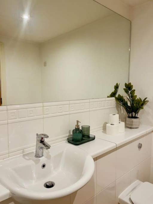 Beautiful Central Open Plan Living! Манчестер Екстер'єр фото