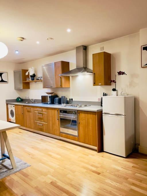 Beautiful Central Open Plan Living! Манчестер Екстер'єр фото