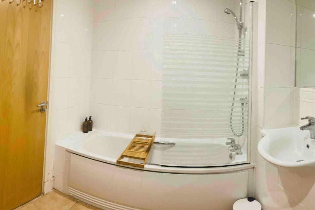 Beautiful Central Open Plan Living! Манчестер Екстер'єр фото
